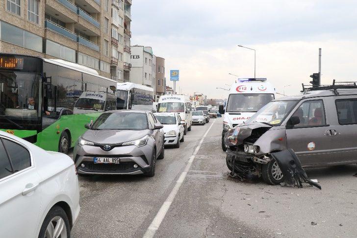Emanet aldığı otomobille kaza yaptı G5