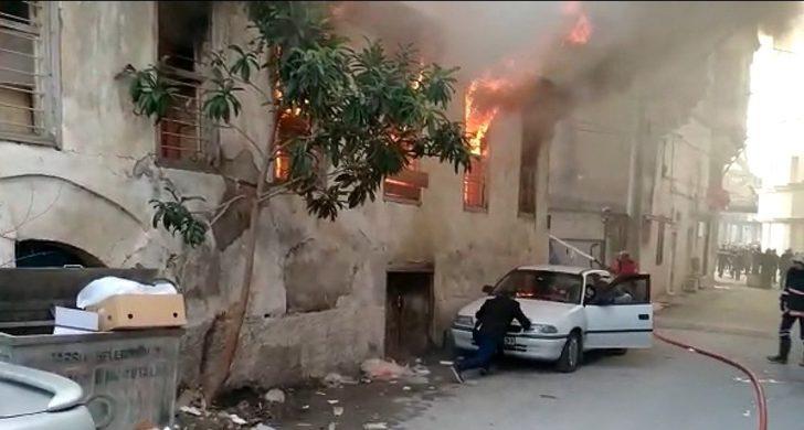 2 katlı ev yangında kullanılamaz hale geldi G2