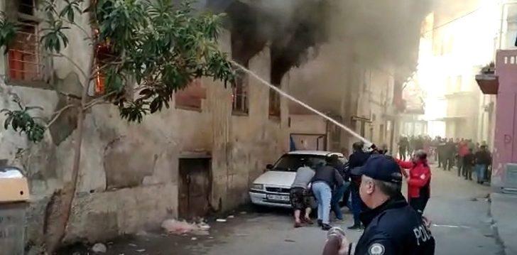 2 katlı ev yangında kullanılamaz hale geldi G3