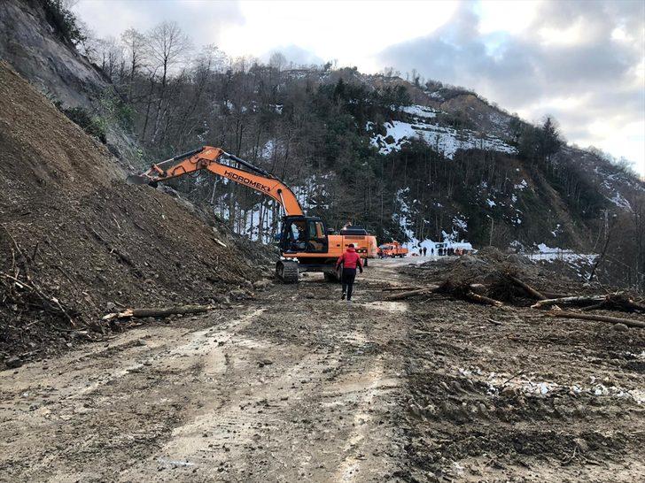 GÜNCELEME - Ardeşen-Çamlıhemşin kara yolunda heyelan G1