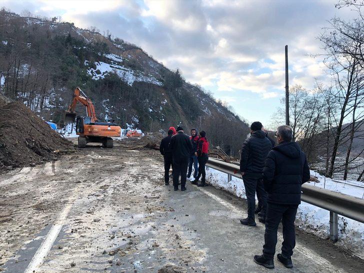 GÜNCELEME - Ardeşen-Çamlıhemşin kara yolunda heyelan G2
