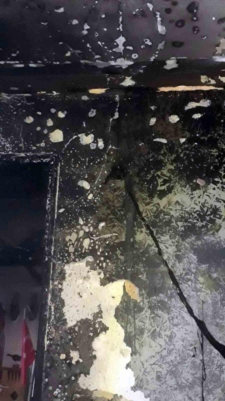 Pansiyonda çıkan yangında bir kişi dumandan etkilendi G4