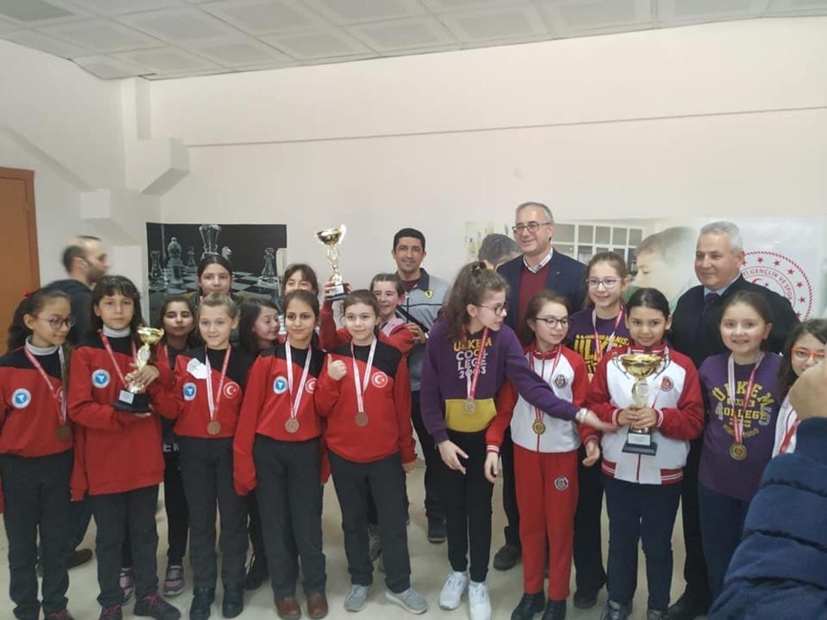 Selendi YBO&rsquo;dan satran&ccedil;ta b&uuml;y&uuml;k başarı