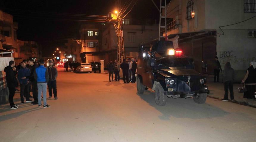 Adana&rsquo;da silahlı kavga! 6 yaşındaki &ccedil;ocuk vuruldu