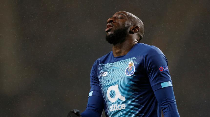 Irkçı tezahürata tepki gösteren Moussa Marega sahayı terk etti