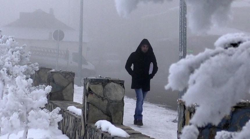 Bayburt&rsquo;ta kar yağışı yerini soğuk havalara bıraktı