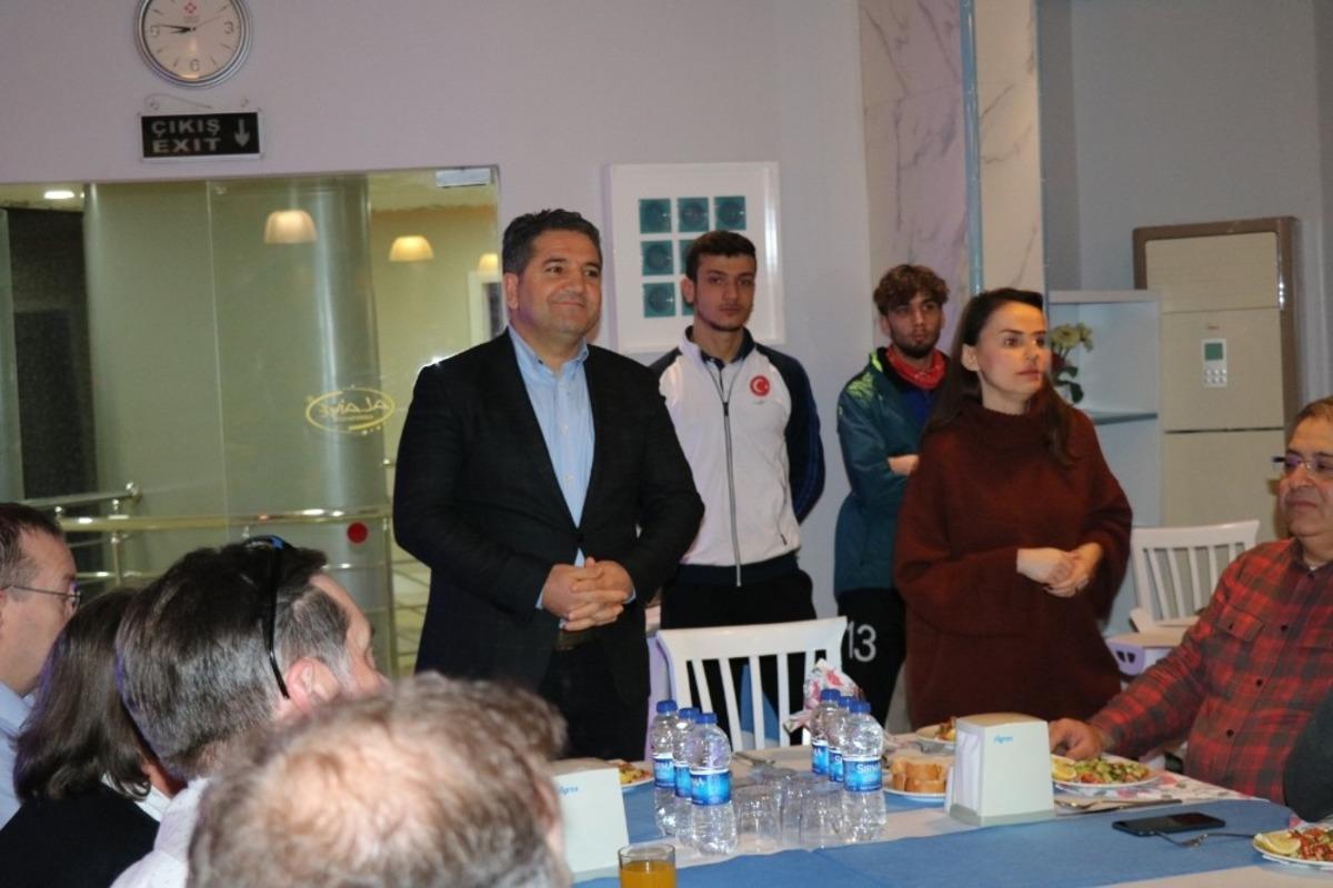 Gaziantep Polisg&uuml;c&uuml; gala gecesinde 8 &uuml;lkeyi ağırladı