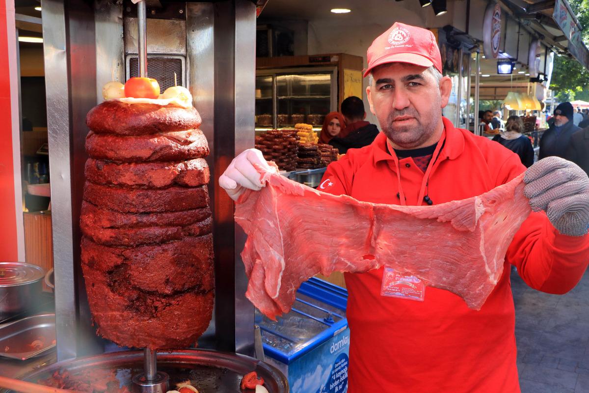 Sucuk d&ouml;nere b&uuml;y&uuml;k ilgi! G&uuml;nde 250 adet satılıyor