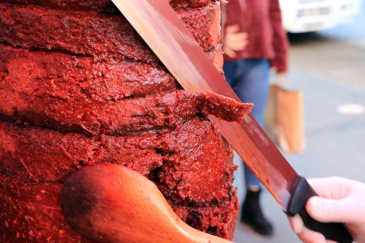 Adana’da ‘sucuk döner’ ilgi görüyor! Tanesi 15 liradan satılıyor G3