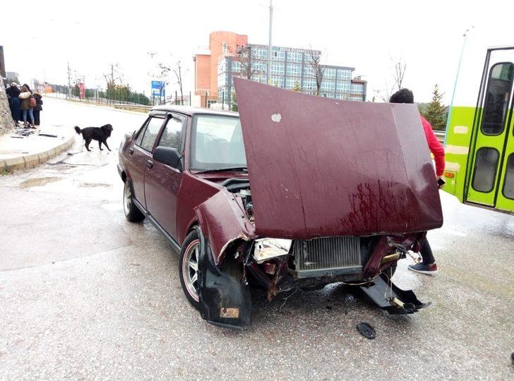 Köpeğe çarpmamak için ölümden döndüler G1