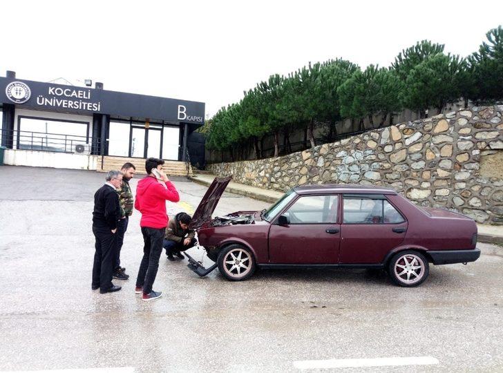 Köpeğe çarpmamak için ölümden döndüler G3