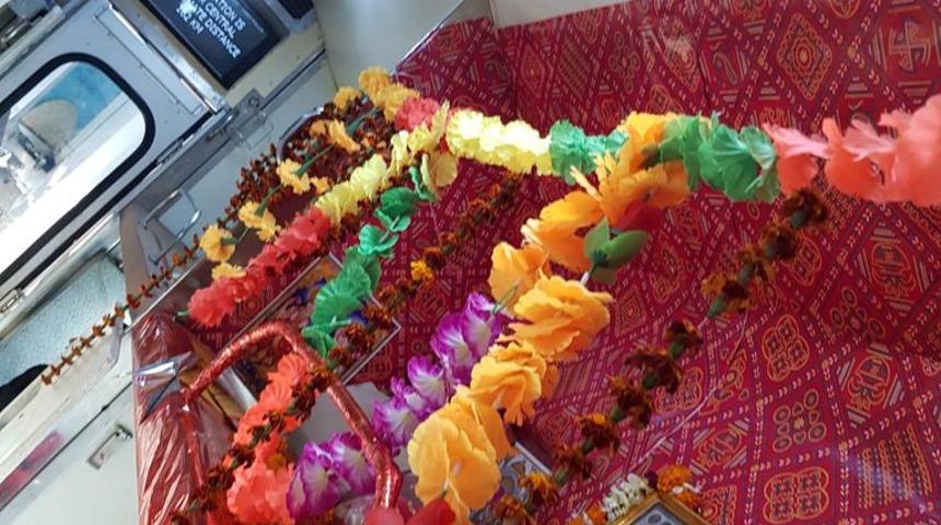 Trendeki koltuk Hindu tanrısı adına rezerve edildi: Tanrı yakınımızda