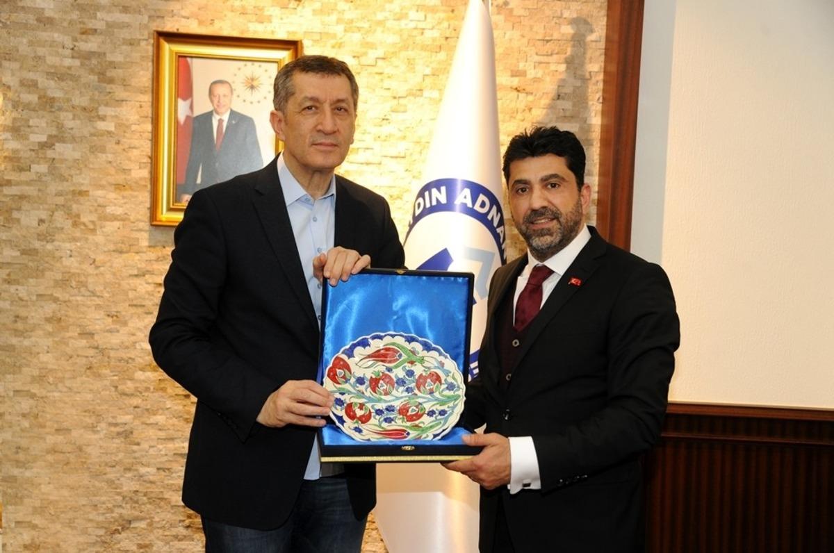 AD&Uuml;, Bakan Sel&ccedil;uk&rsquo;u ağırladı