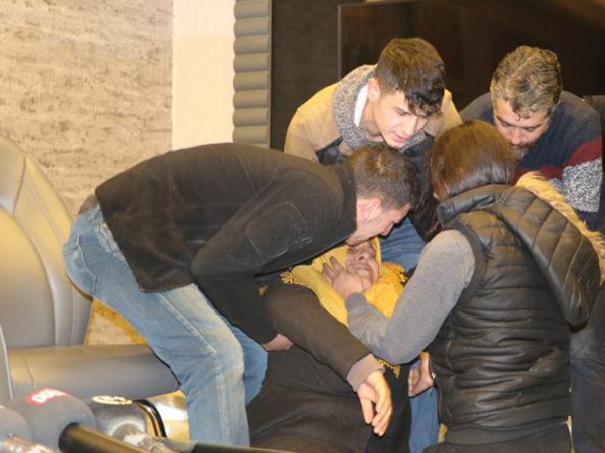 6 yıl sonra kızına kavuştu, baygınlık ge&ccedil;irdi