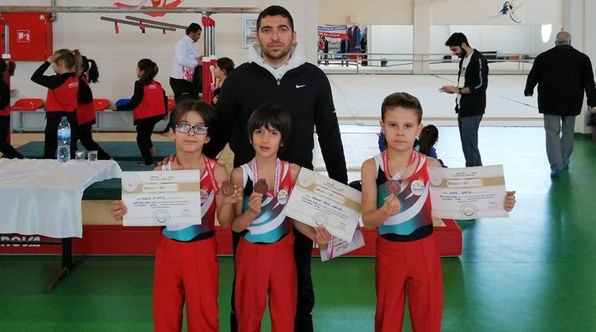 Karaman jimnastik ve badminton analig takımları bir &uuml;st turda