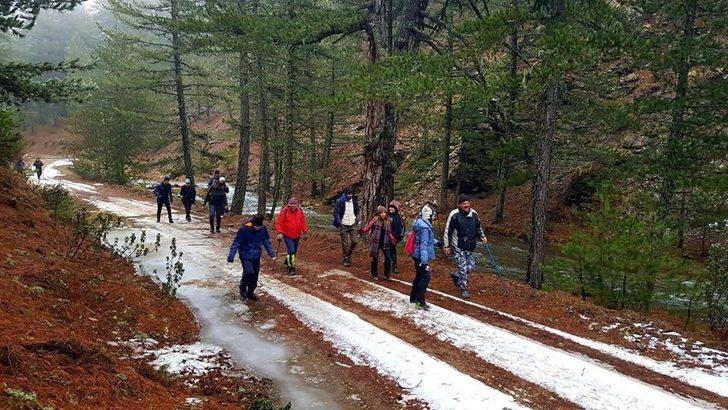 Sandıklı Doğa grubu Akdağ yürüyüşü gerçekleştirdi G1