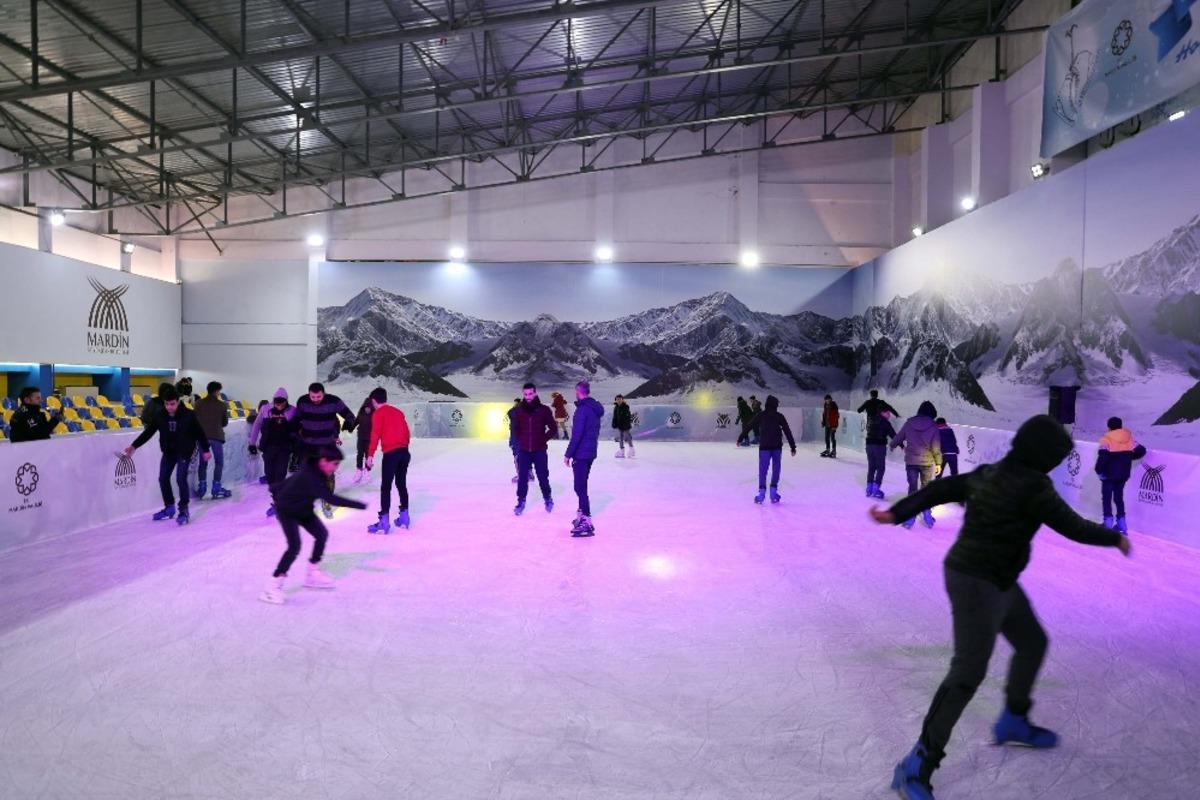 Mardin&rsquo;de kurulan buz pisti bir ayda 22 bin &ccedil;ocuğu ağırladı