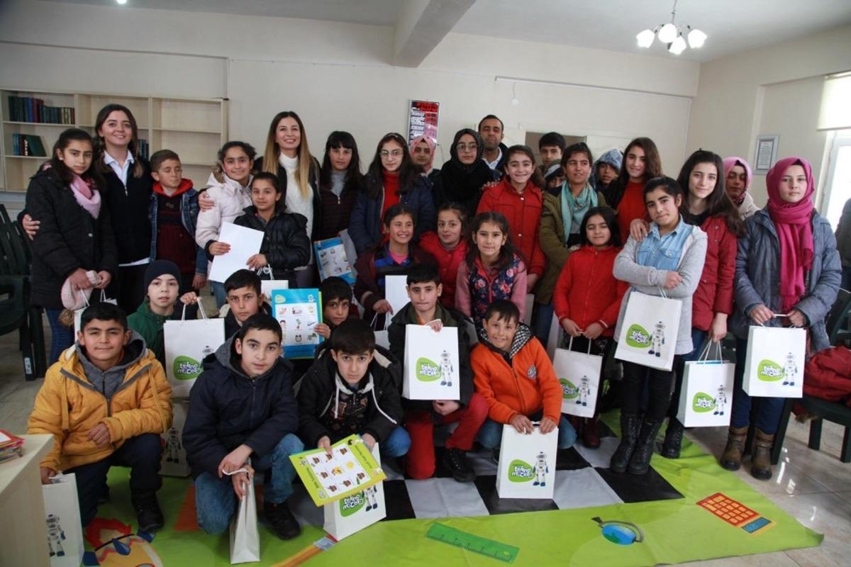 ASELSAN ekibi Ahlatlı &ccedil;ocuklarla buluştu