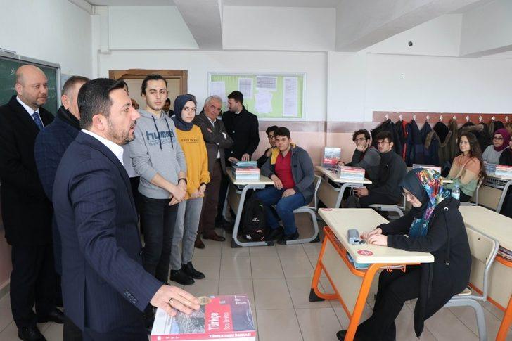 Nevşehir Belediyesi tarafından üniversiteye hazırlanan öğrencilere kitap seti dağıtıldı G4