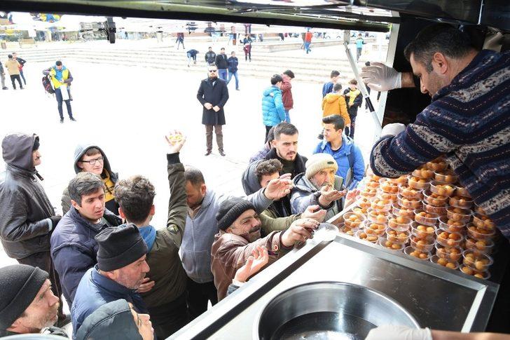 Aksaray Belediyesi vatandaşlara çorba ve lokma ikram etti G3