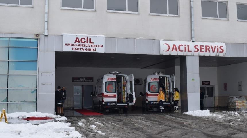 İnşaat iskelesi devrildi: 2 yaralı