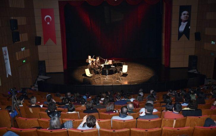 Ünlü sanatçı Cihat Aşkın’dan OMÜ’de konser G1