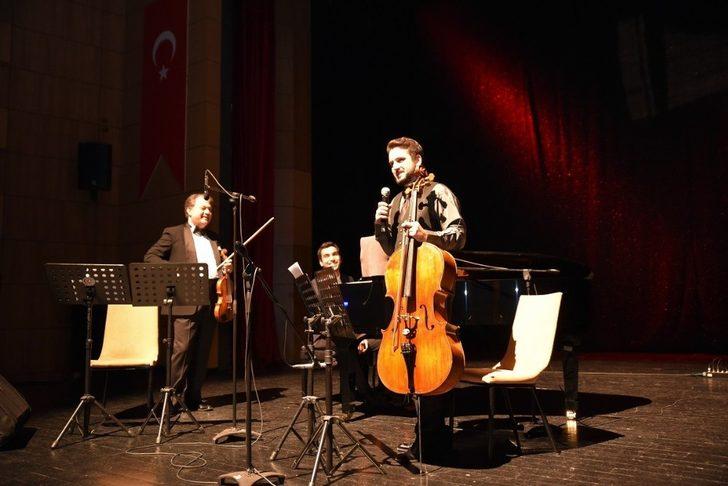 Ünlü sanatçı Cihat Aşkın’dan OMÜ’de konser G3