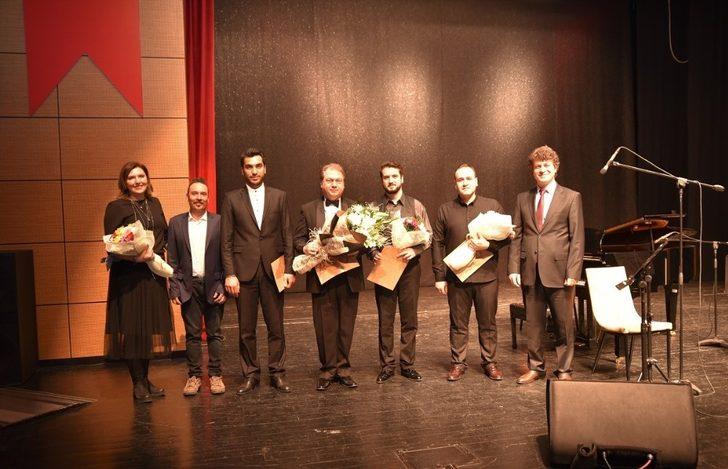 Ünlü sanatçı Cihat Aşkın’dan OMÜ’de konser G4