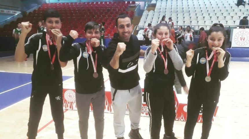 Kulalı &ouml;ğrencilerin bilek g&uuml;reşi başarısı