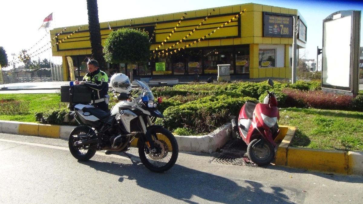 Polisin &rsquo;Dur&rsquo; ihtarına uymayan motosikletli, kaza yapınca yakayı ele verdi