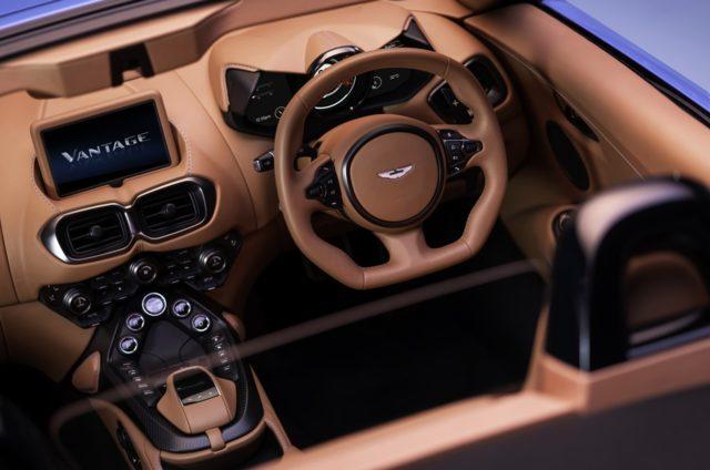 Aston Martin Vantage Roadster kokpit