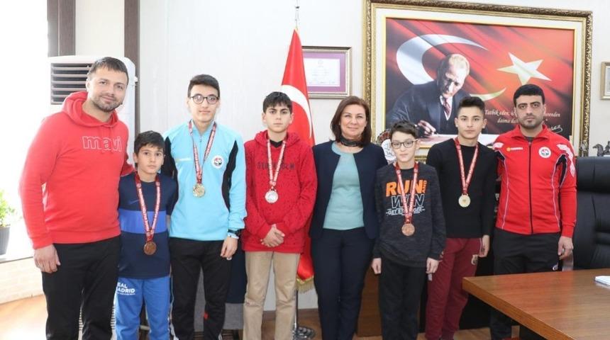 Dereceye giren sporculardan Başkan K&ouml;se&rsquo;ye ziyaret