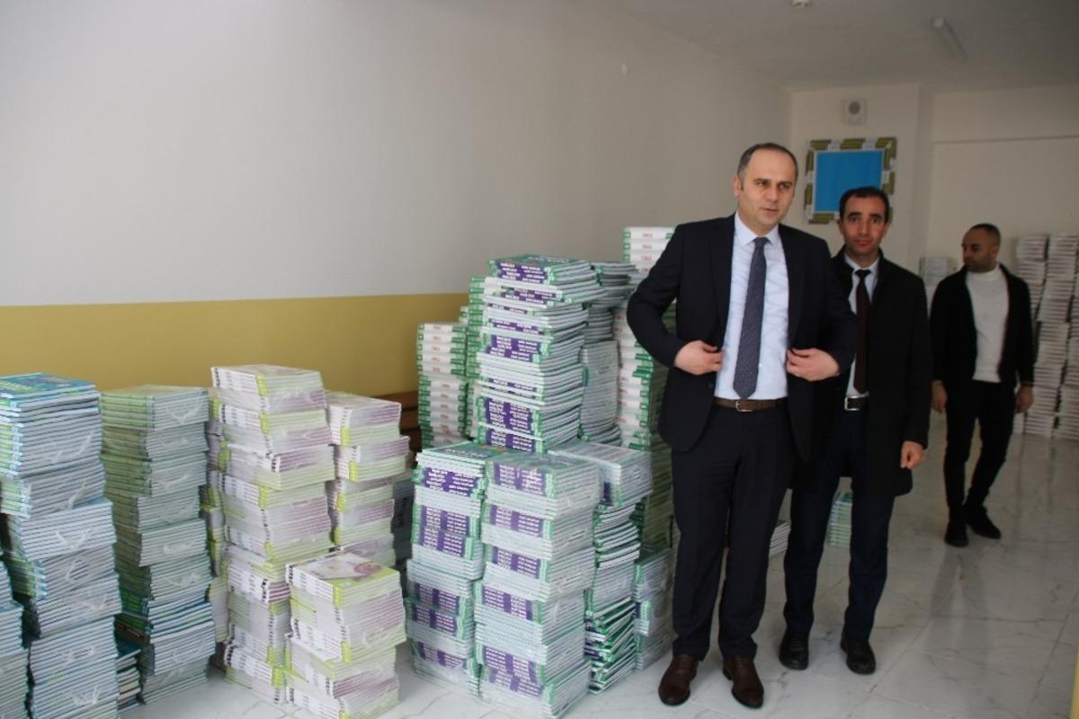 Bing&ouml;l kardeşlerden Varto&rsquo;ya kitap yardımı