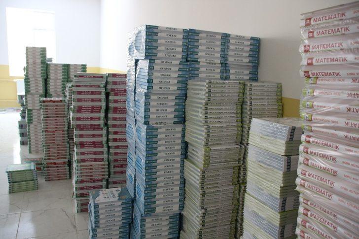 Bingöl kardeşlerden Varto’ya kitap yardımı G4