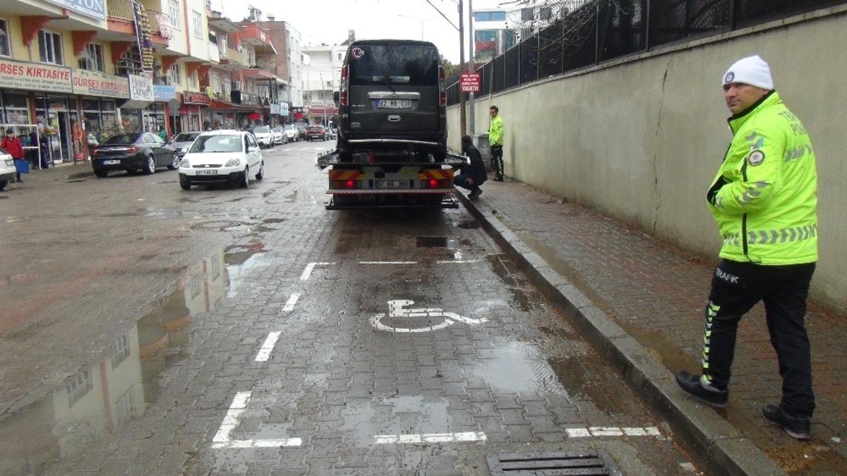 Engelli park yerini işgal eden araca ceza