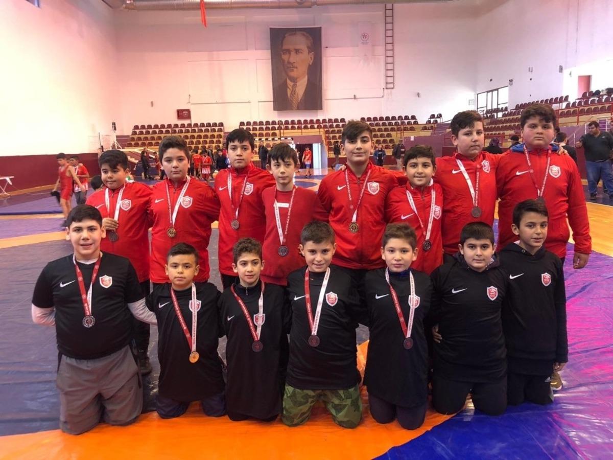 Kepez&rsquo;in g&uuml;reş&ccedil;ilerinden 9 madalya