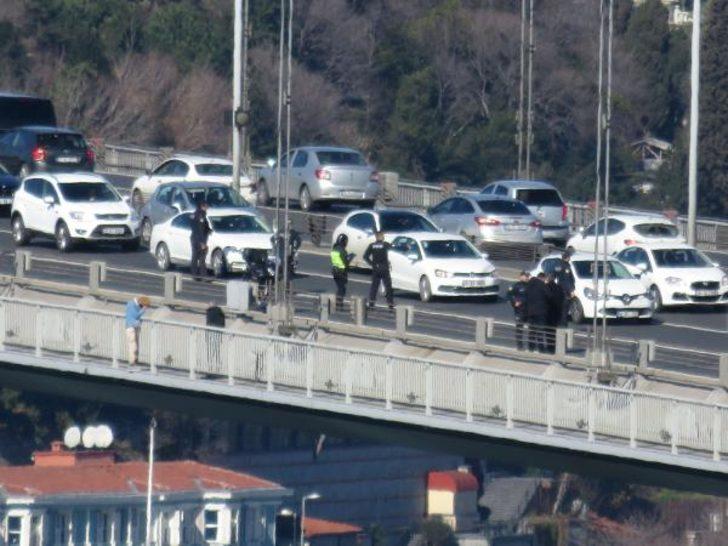 Son dakika: 15 Temmuz Şehitler Köprüsü'nde intihar girişimi!  G1