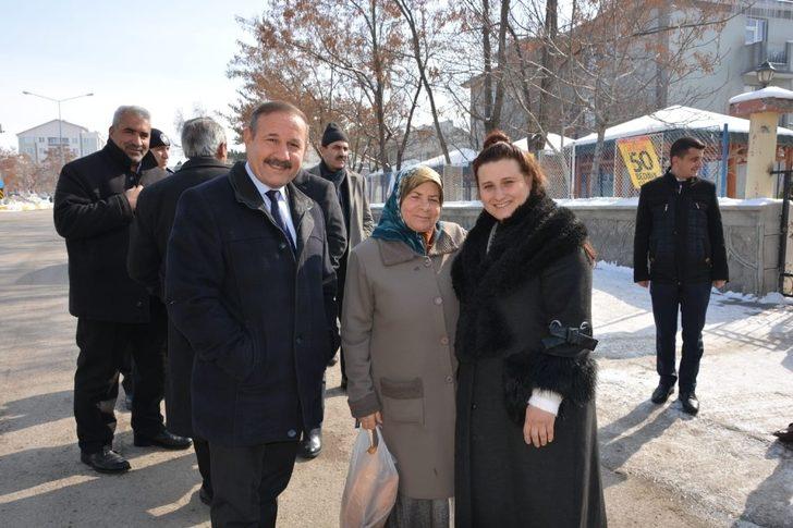 Başkan Yaptırmış, soğuk havada çalışan pazarcılara çorba dağıttı G5