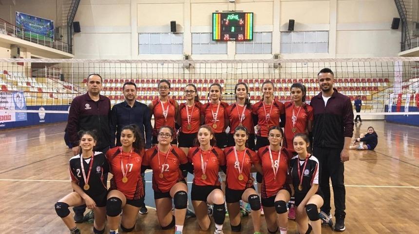 Denizli K&uuml;&ccedil;&uuml;k Kızlar Voleybol Takımı&rsquo;nın hedefi &rsquo;T&uuml;rkiye Şampiyonası&rsquo;