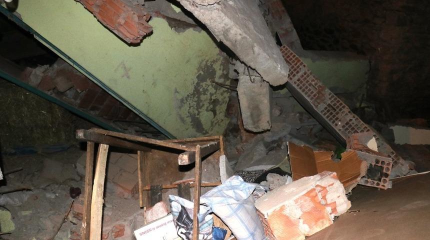 Deprem hasar tespit ekibi d&uuml;ş&uuml;r&uuml;ld&uuml;