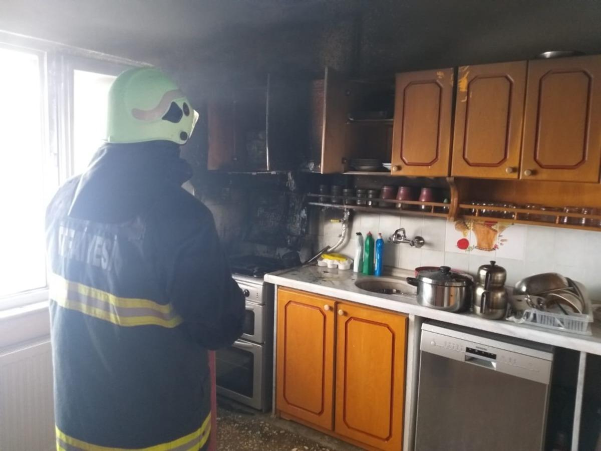 G&ouml;lbaşı il&ccedil;esinde ev yangını