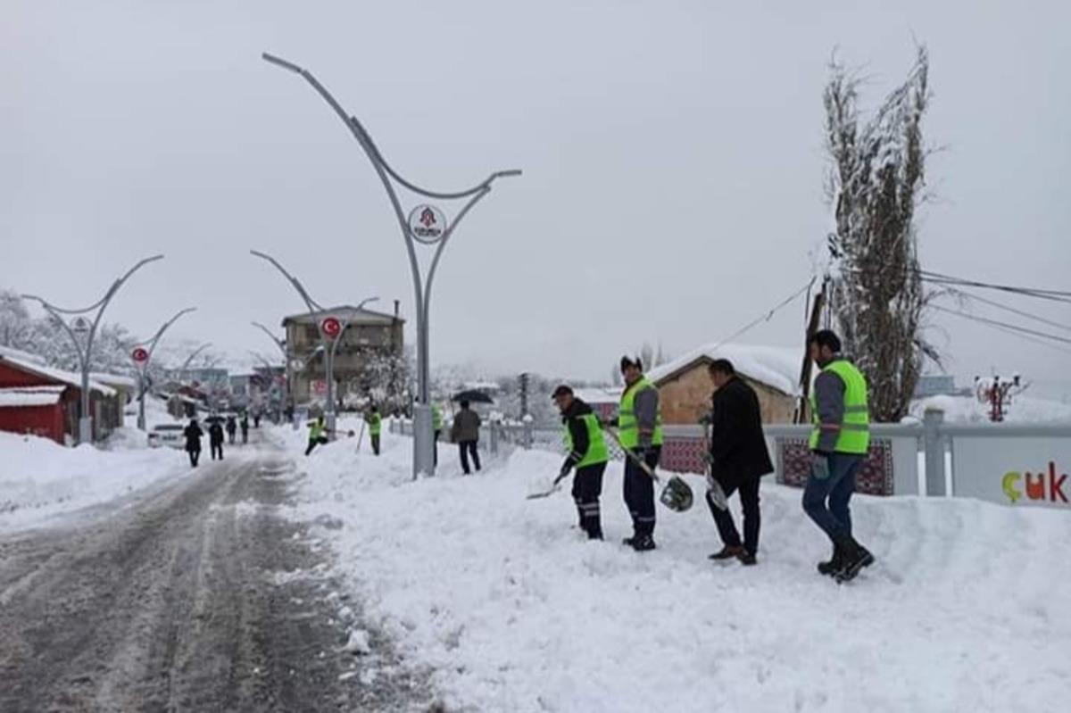 &Ccedil;ukurca Belediyesinden kar temizleme &ccedil;alışması