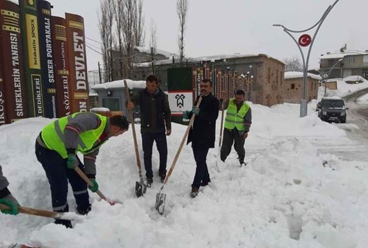 Çukurca Belediyesinden kar temizleme çalışması G2