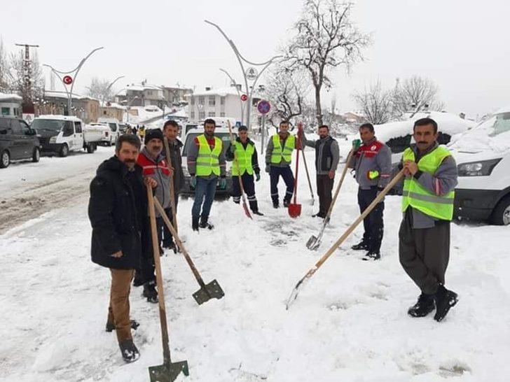 Çukurca Belediyesinden kar temizleme çalışması G3