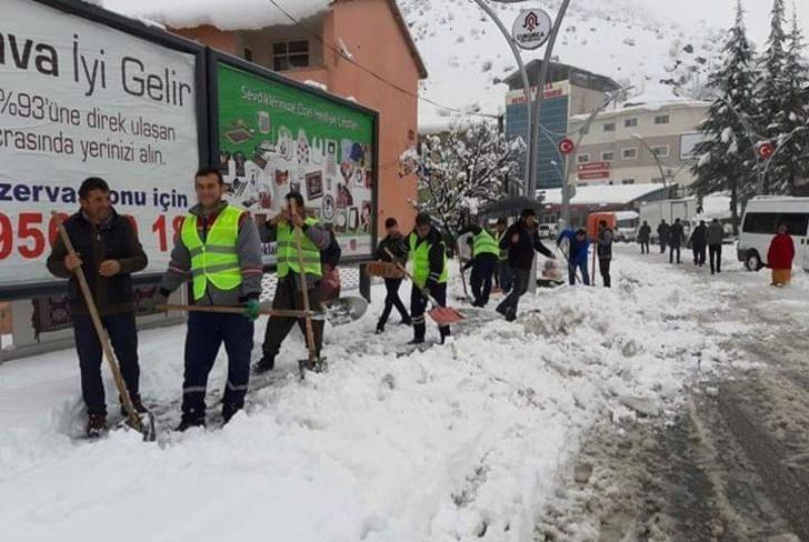 Çukurca Belediyesinden kar temizleme çalışması G5