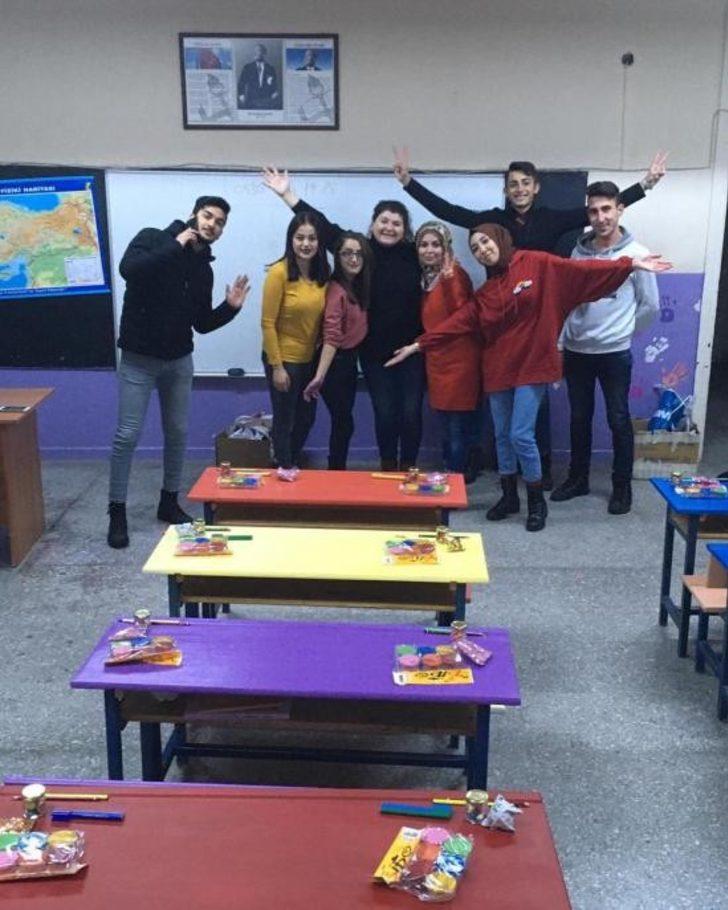 NEVÜ, Gökkuşağı ekibinden ilkokul öğrencilere rengarenk sınıf G2