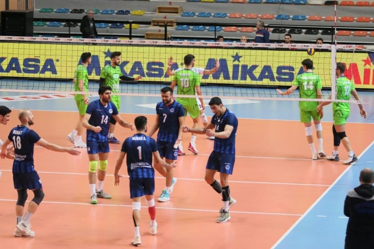 B&uuml;y&uuml;kşehir Kağıtspor play-off yolunda