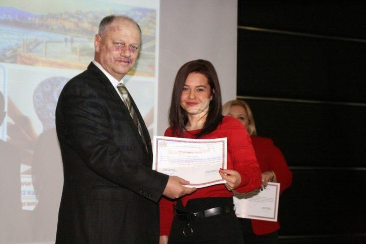 Eğitimlerini tamamlayan hemşireler sertifikalarını aldı G5