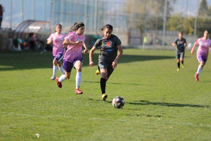 Horozkentspor, Alanya Demirspor’u 5-0 mağlup etti G4