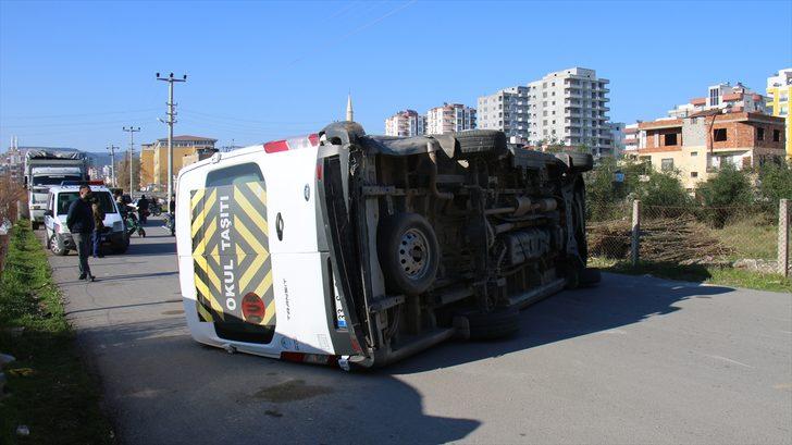 Mersin'de hafif ticari araç ile öğrenci servisi çarpıştı: 11 yaralı G1